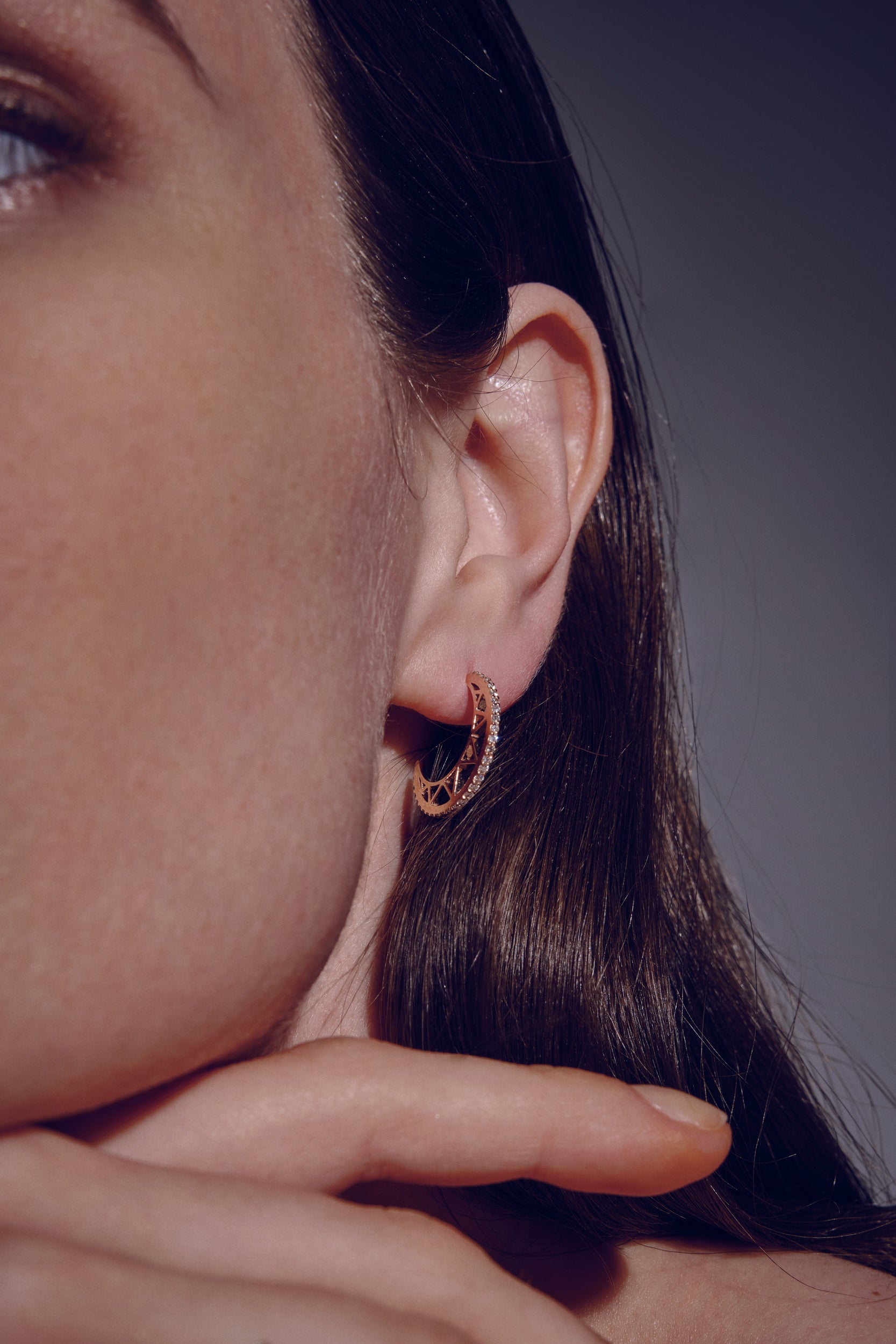 Triangular Taşlı Küpe