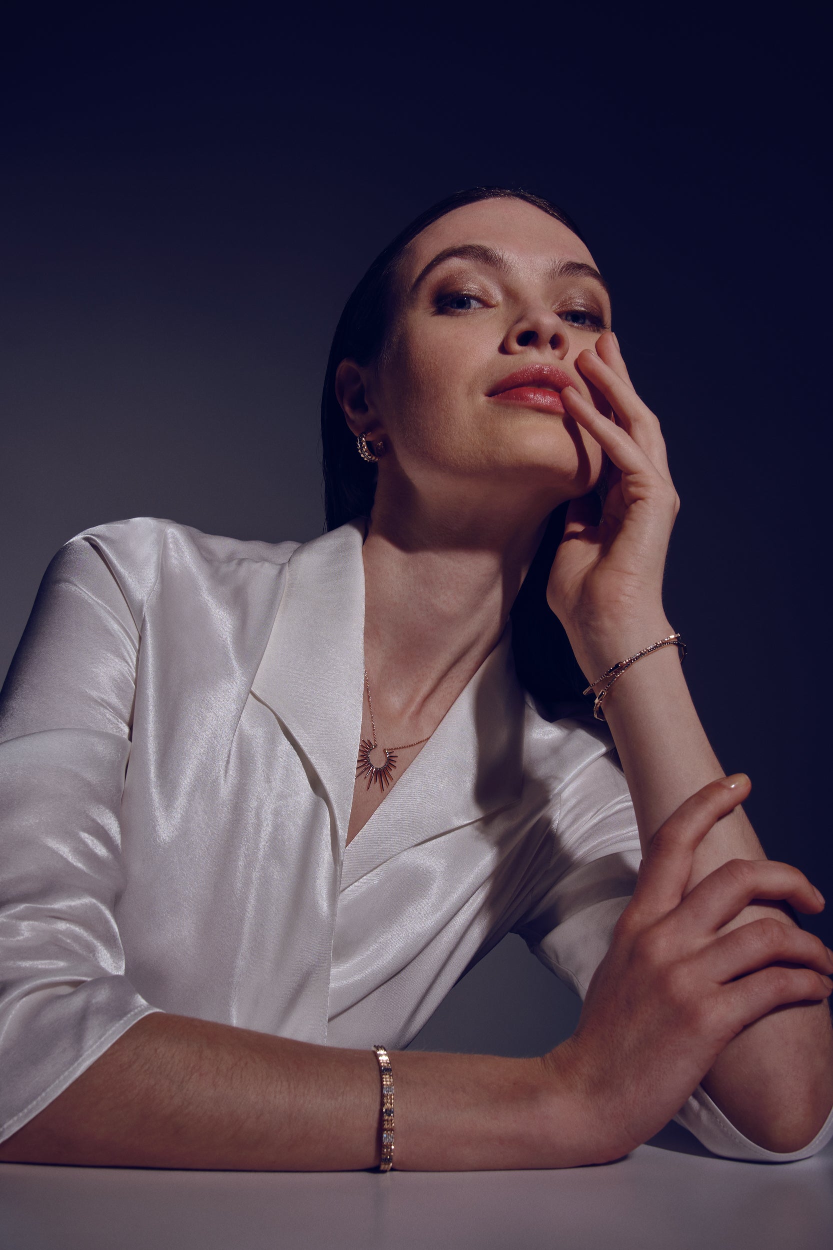 Sıra Taşlı Bileklik