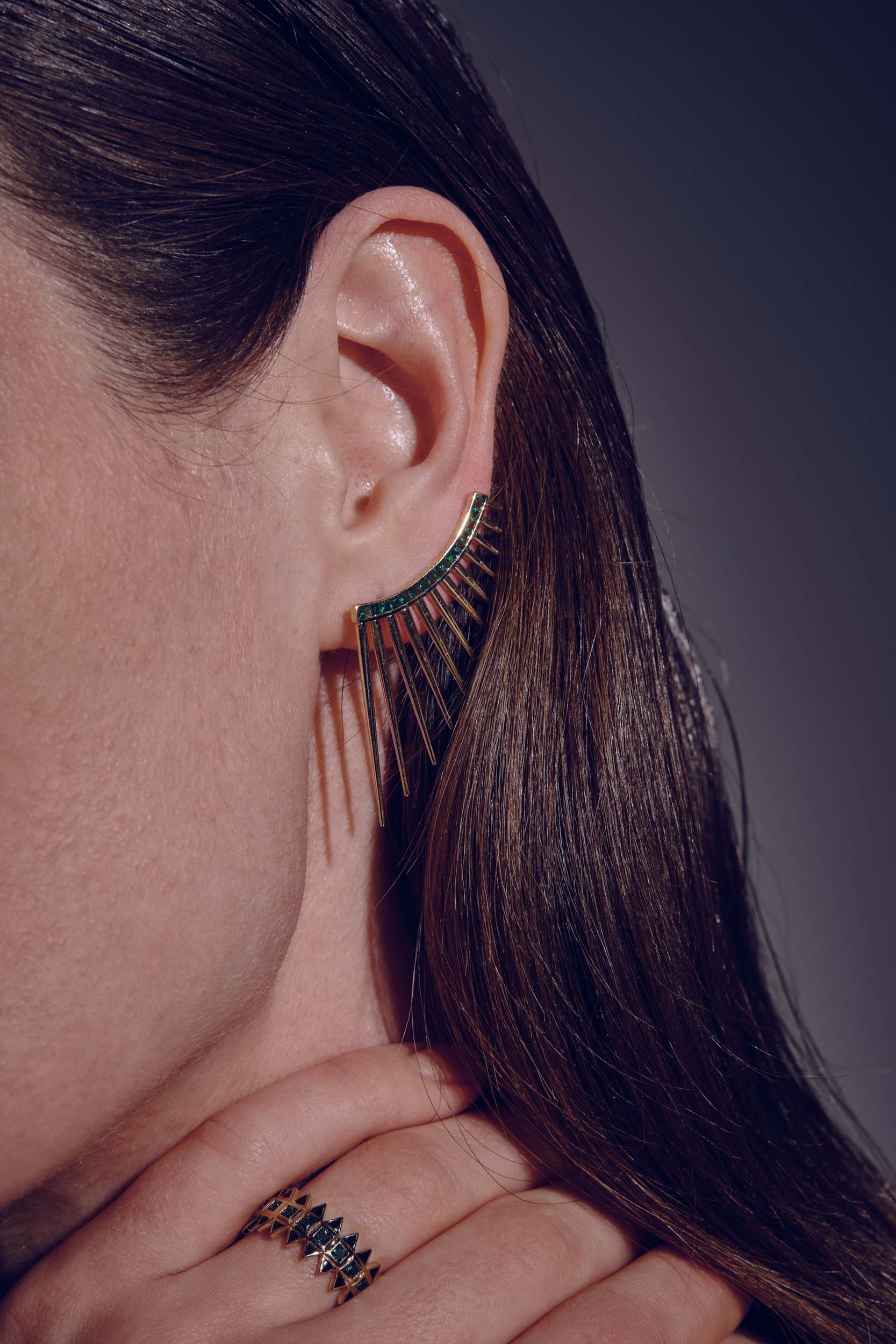 Yeşil Taş Detaylı Küpe