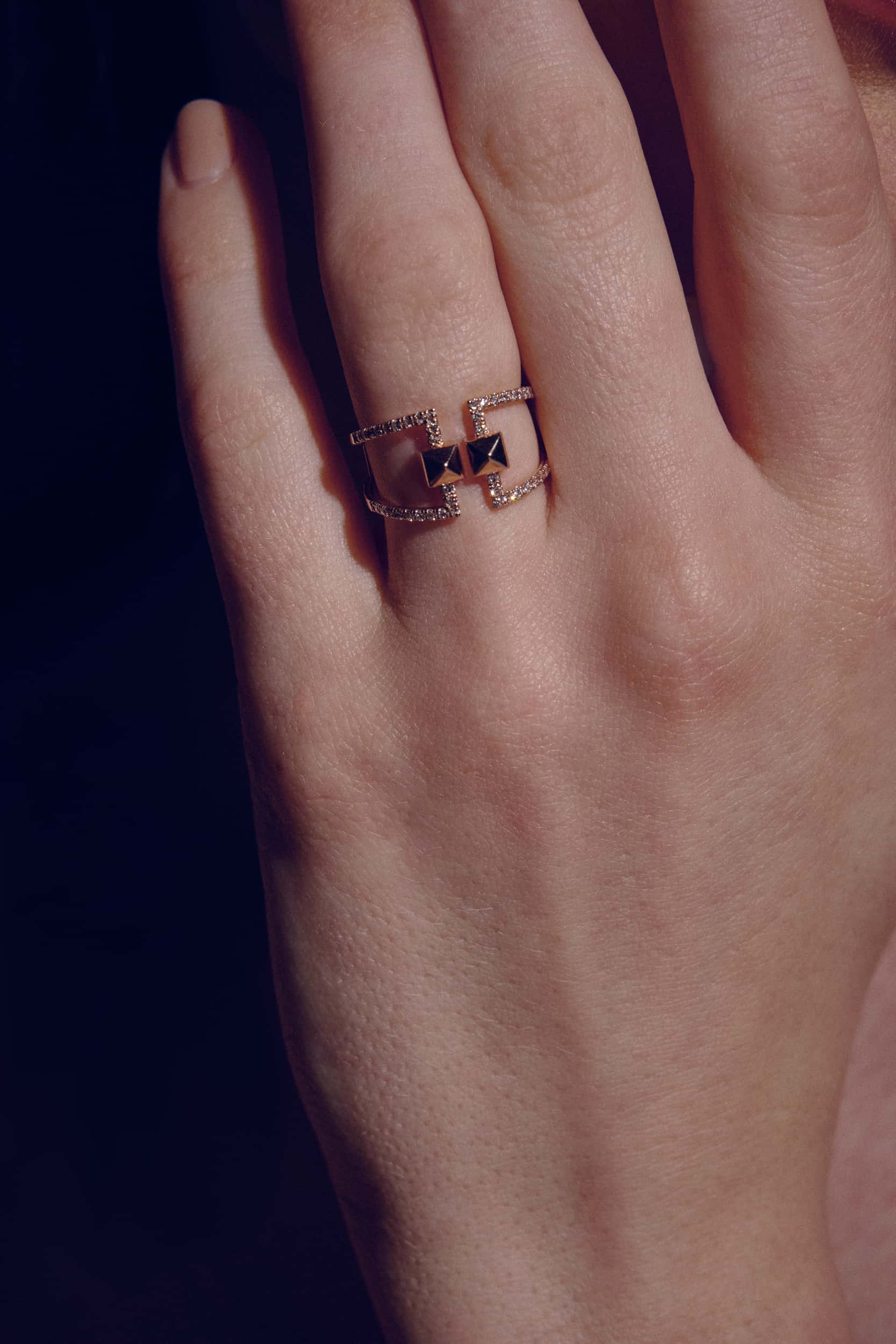 Reunion Taşlı Piramit Yüzük